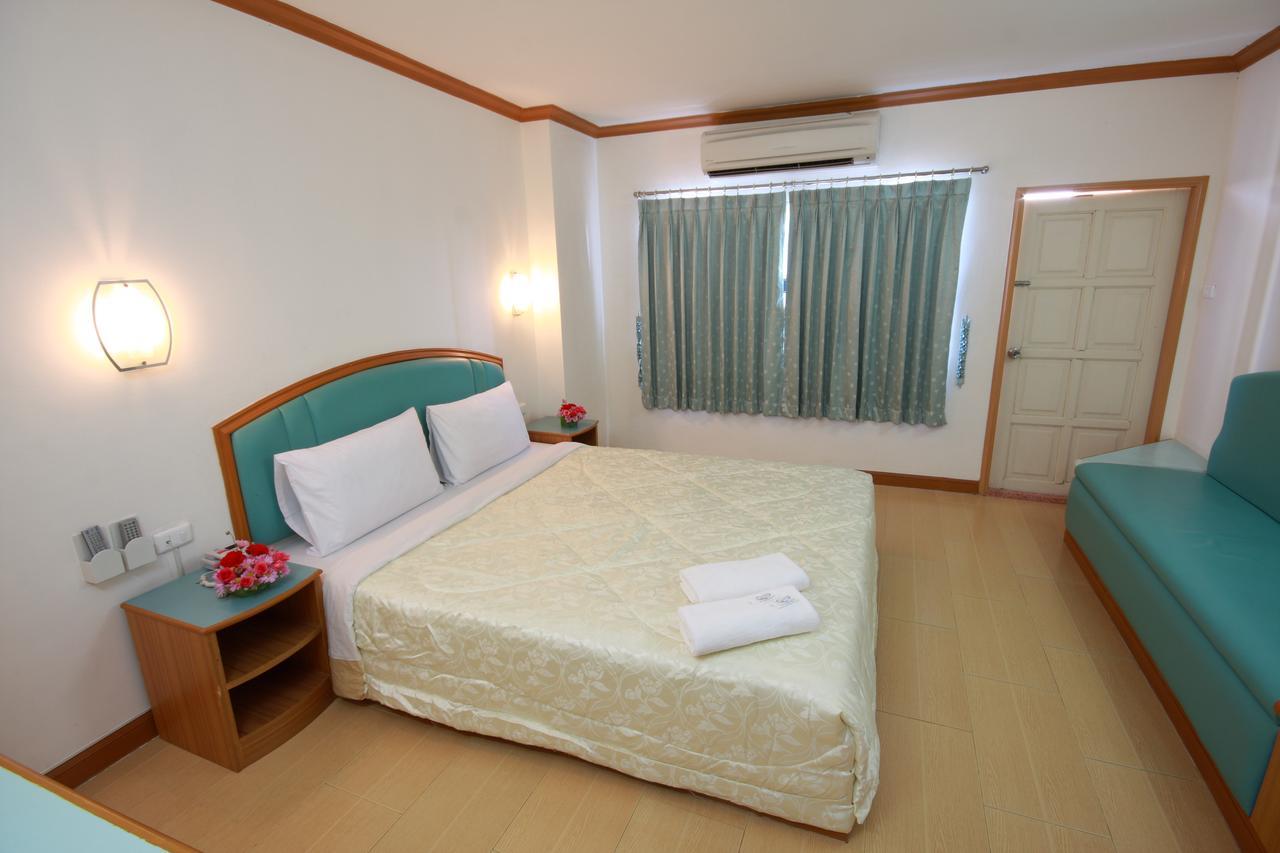 P.A. Place Hotel Накхонсаван Экстерьер фото